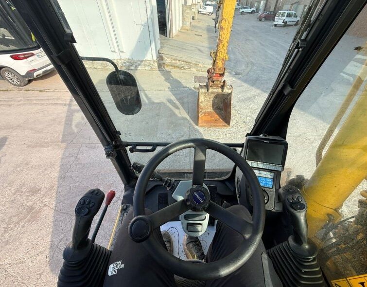 KOMATSU  PW160-11 + EPIROC HAMMER